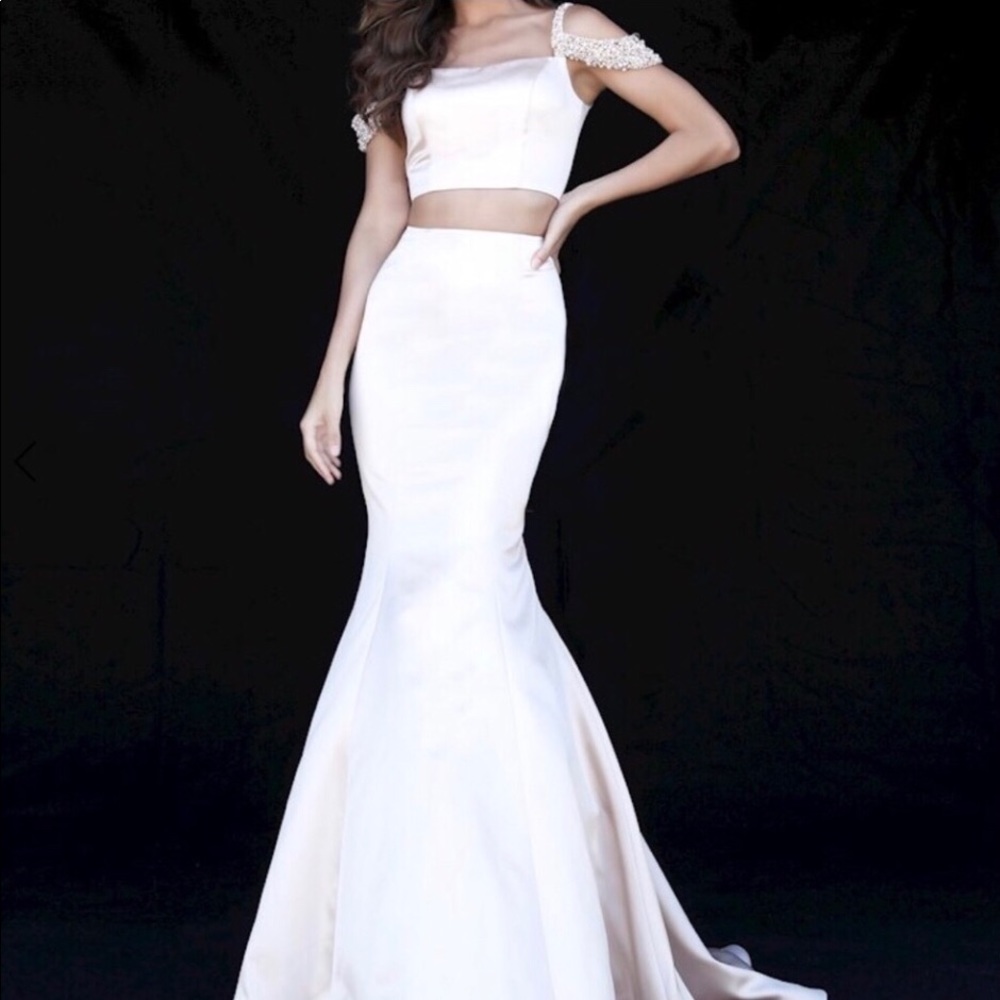 2 piece satin butter mermaid gown prom Pageant